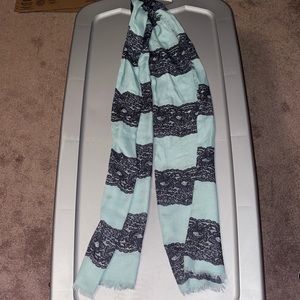 Women’s fashion scarf